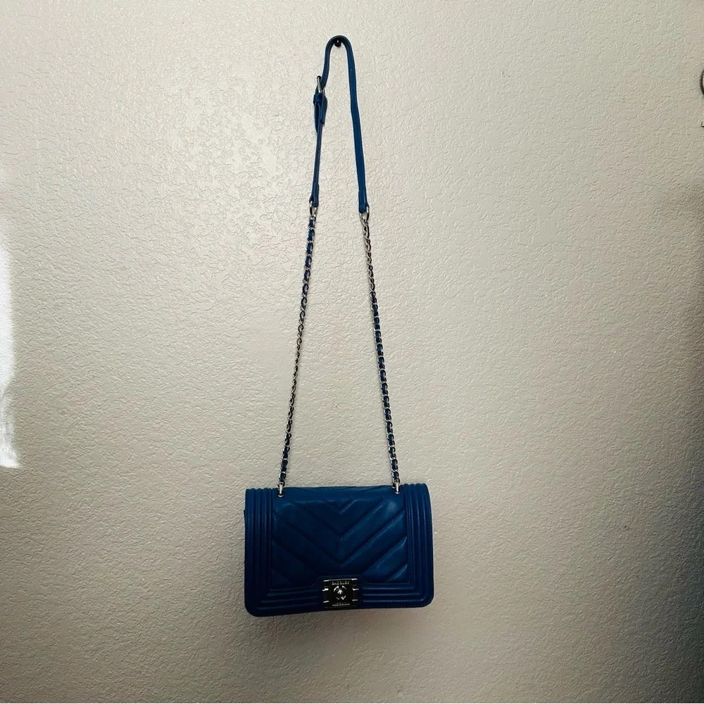 Badgley Mischka Royal Blue Quilted Crossbody Vegan Leather Bag – NWT - Picture 2 of 3